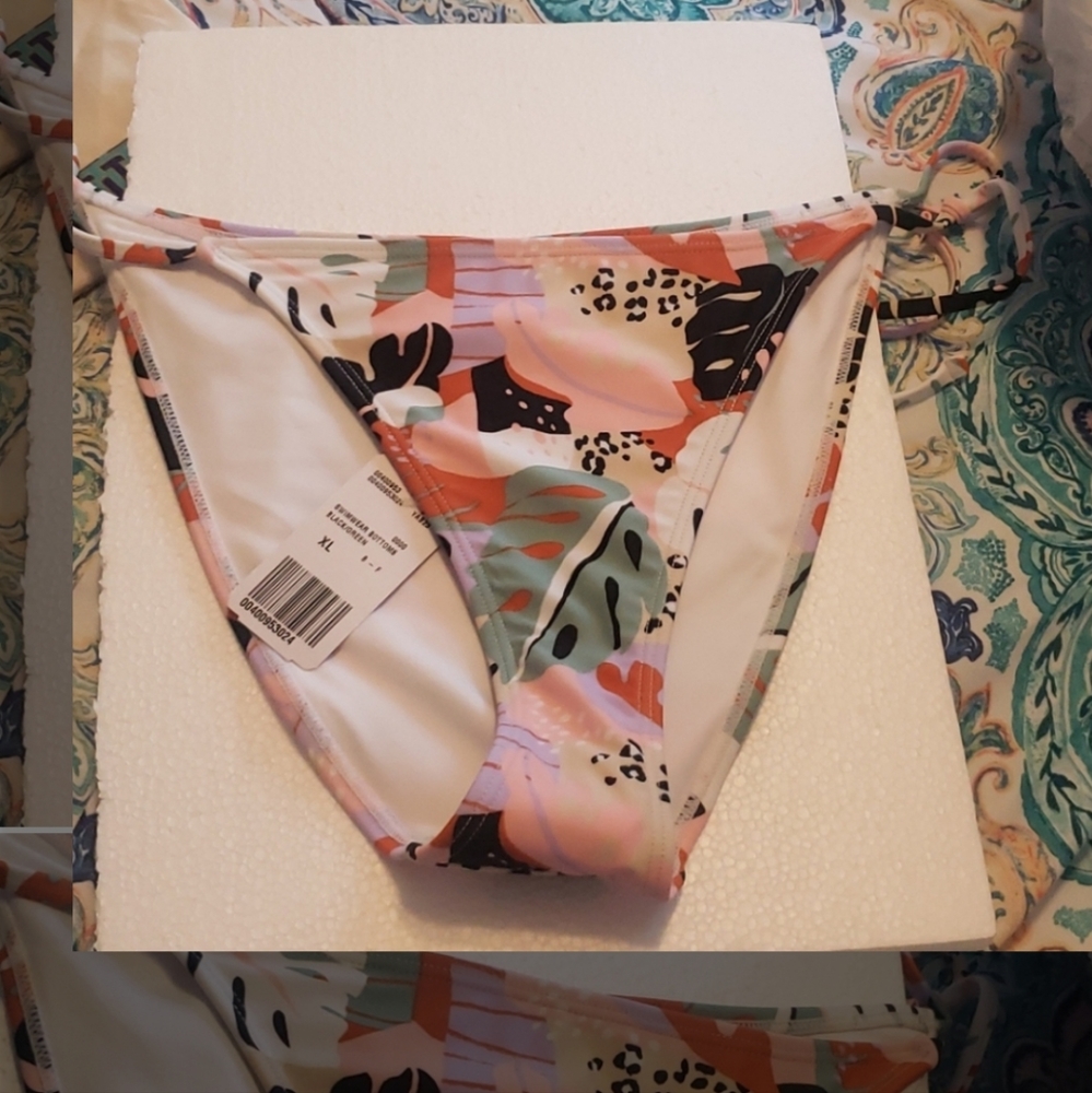 NWT XL Bikini bottoms